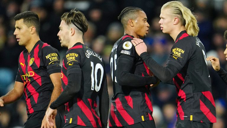 2023 Manchester City alternativní červeno-černý dres hlavní barvy